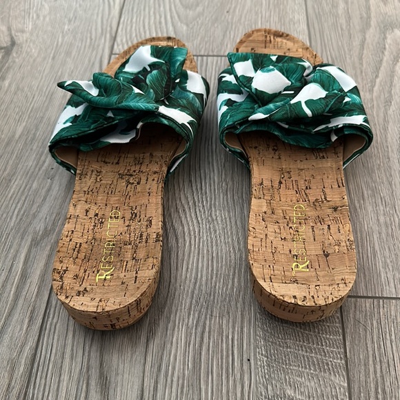 Restricted palm tree leaves sandals NWOT - Picture 4 of 6